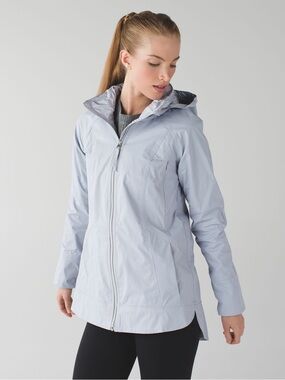 E091 LULULEMON Fo Drizzle Jacket